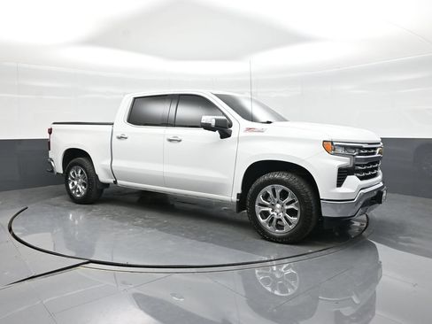 Used 2024 Chevrolet Silverado 1500 LTZ w/ Z71 Off-Road Package AWD/4WD image 18
