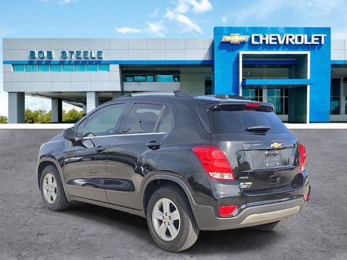 Used 2020 Chevrolet Trax LT w/ LT Convenience Package FWD image 3