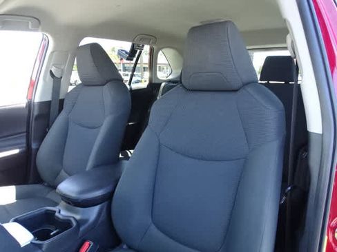 Used 2022 Toyota RAV4 LE FWD image 19