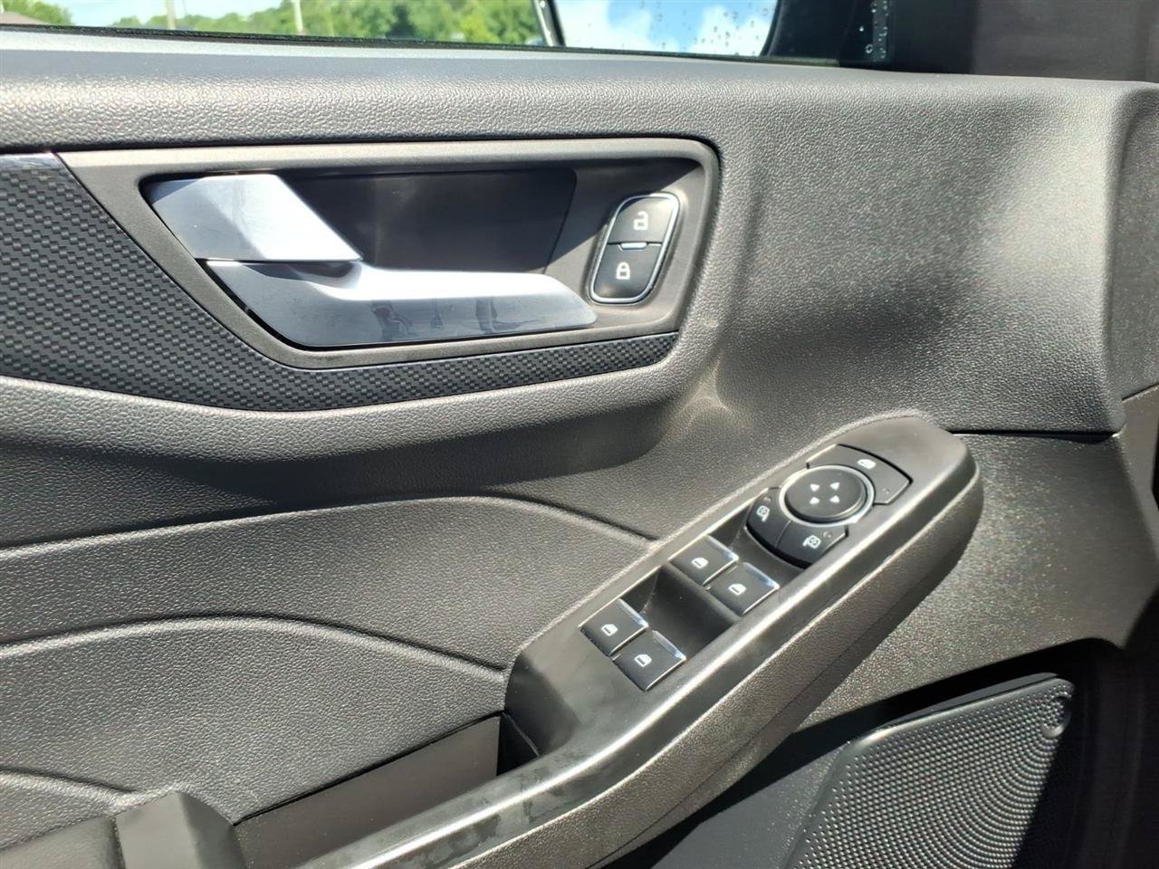 Used 2025 Ford Escape ST-Line AWD/4WD image 6