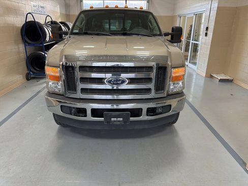 Used 2010 Ford F250 XL image 2