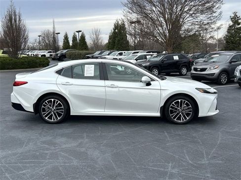 Used 2025 Toyota Camry XLE image 3