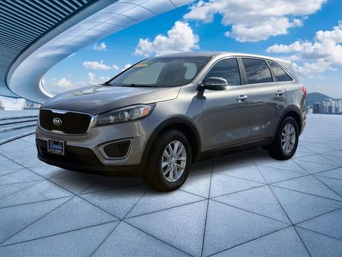 Used 2017 Kia Sorento L image 9