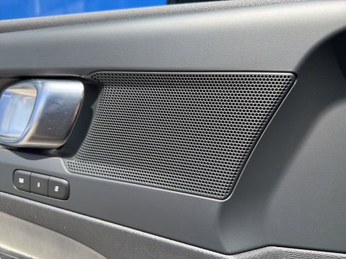 Used 2023 Volvo XC40 B5 Plus w/ Protection Package Premier image 16