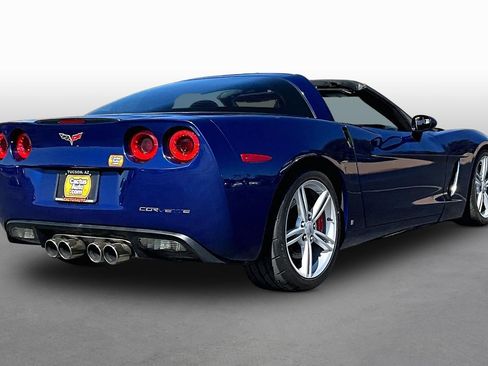 Used 2007 Chevrolet Corvette Coupe w/ Performance Package RWD image 2