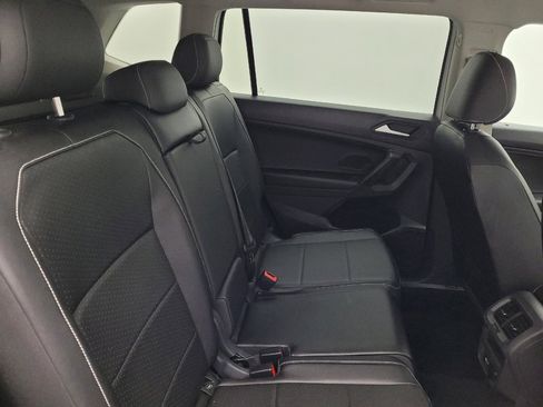 Used 2021 Volkswagen Tiguan SE w/ Panoramic Sunroof Package FWD image 19