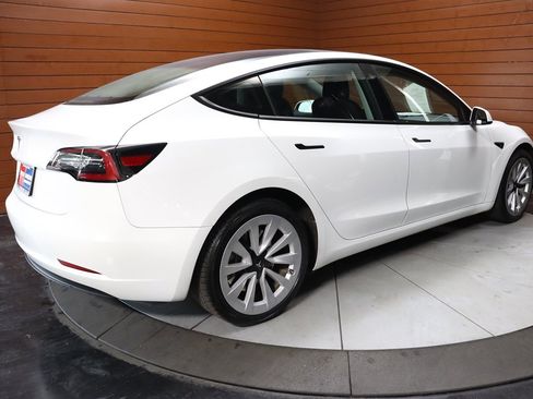 Used 2023 Tesla Model 3 Standard Range image 18