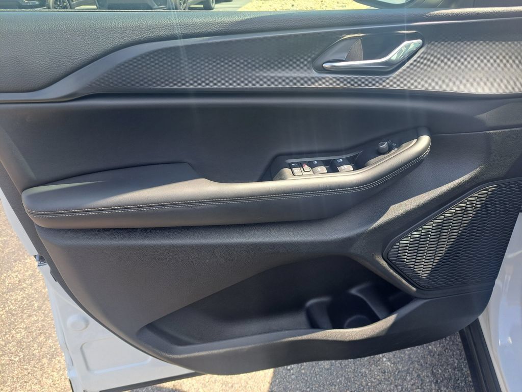 Certified 2025 Jeep Grand Cherokee Laredo X AWD/4WD image 28