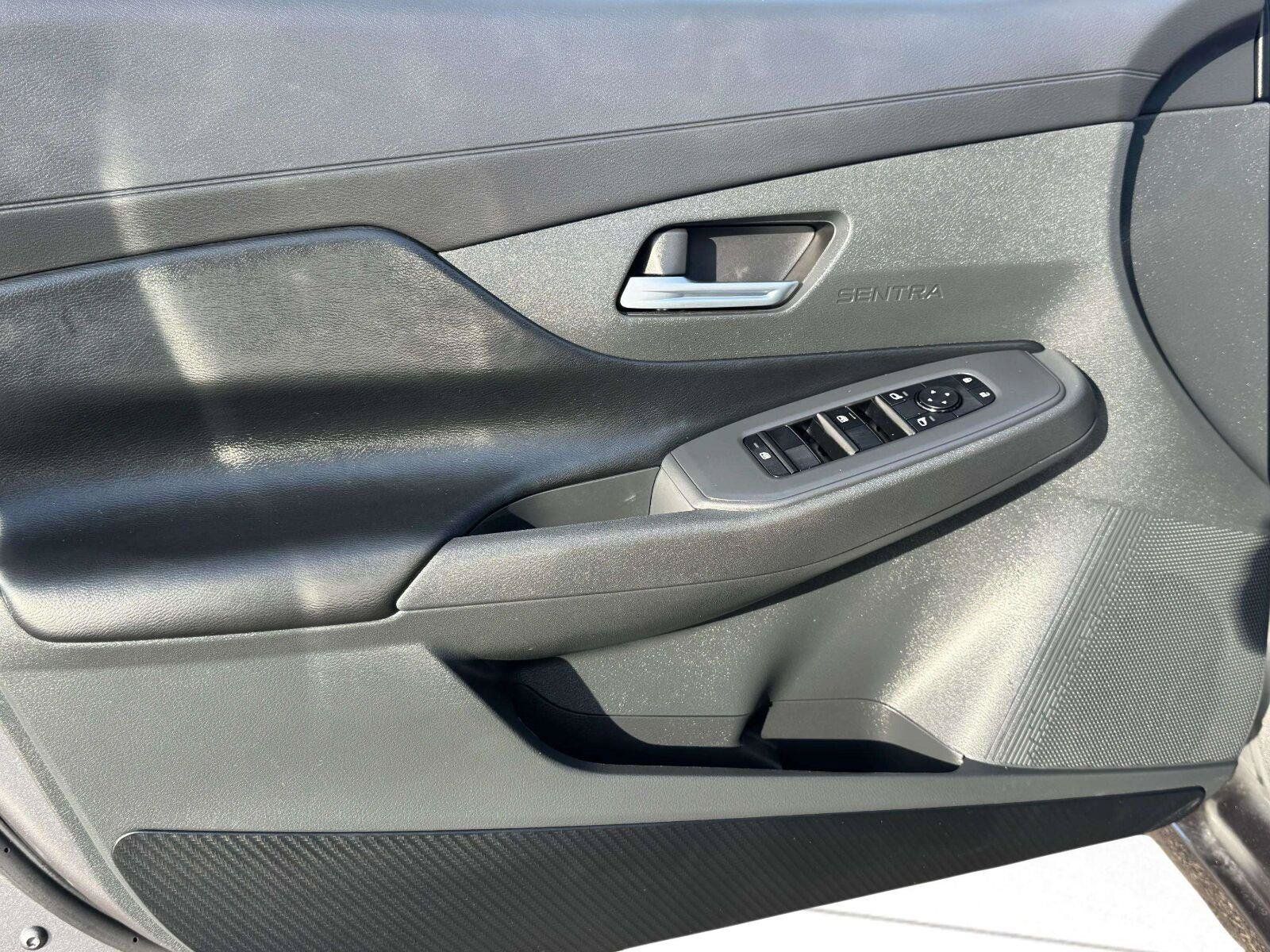 Used 2026 Nissan Sentra SV w/ SV Convenience Package FWD image 11