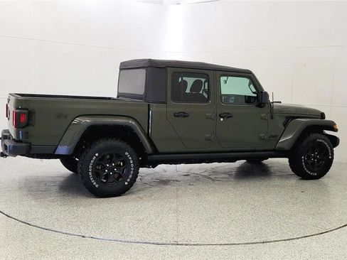 Used 2022 Jeep Gladiator Sport AWD/4WD image 9