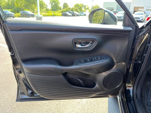 Used 2024 Honda HR-V LX image 12