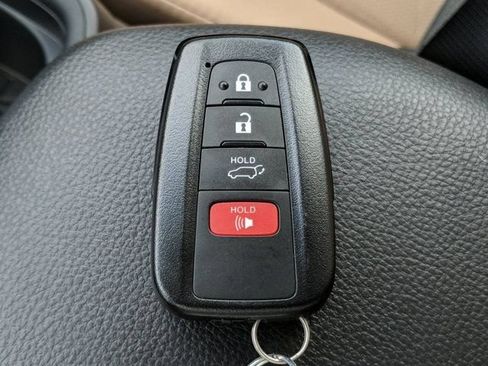 Used 2020 Toyota RAV4 XLE w/ Convenience Package AWD/4WD image 28