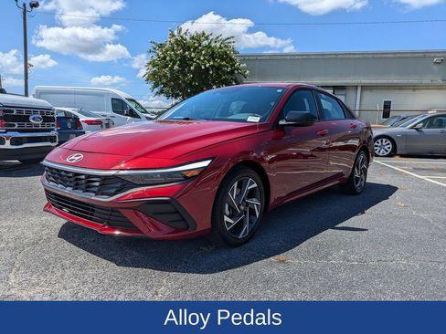 Used 2025 Hyundai Elantra Sport FWD image 9