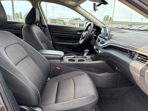 Used 2025 Nissan Altima 2.5 SV FWD image 10