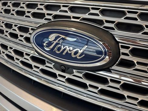 Used 2023 Ford Explorer Limited AWD/4WD image 11