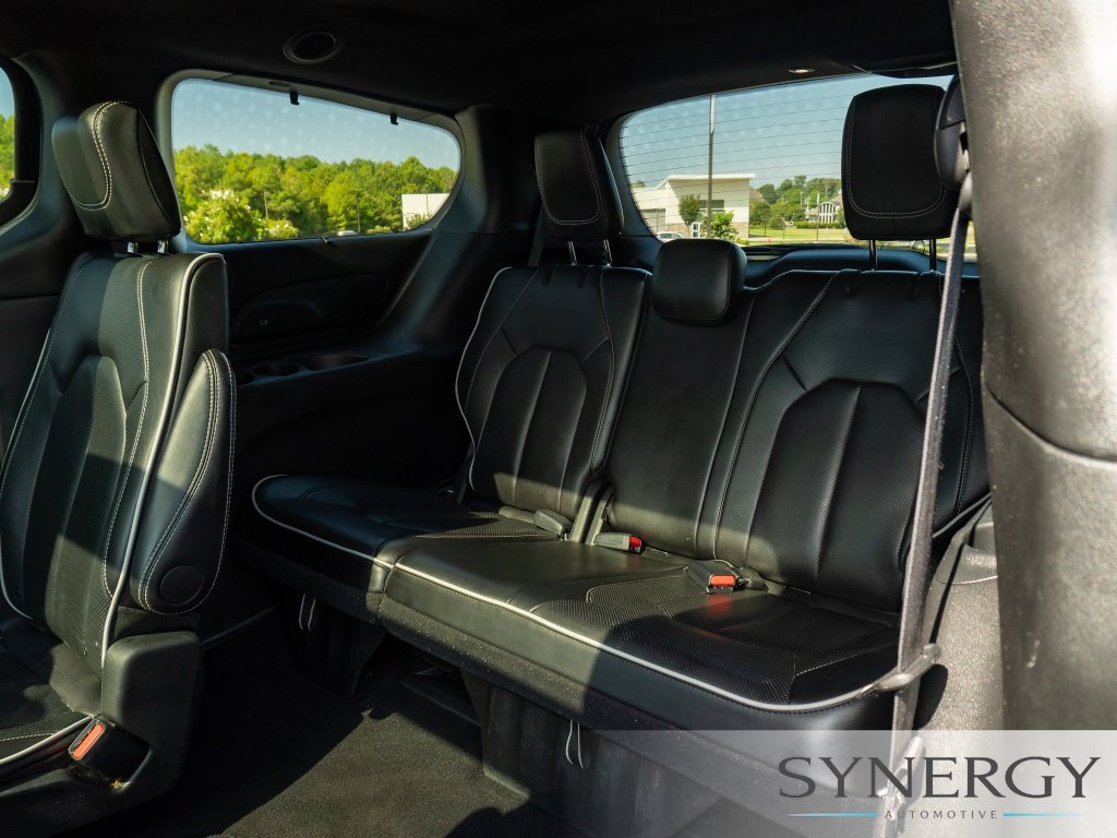 Used 2025 Chrysler Pacifica Limited FWD image 16