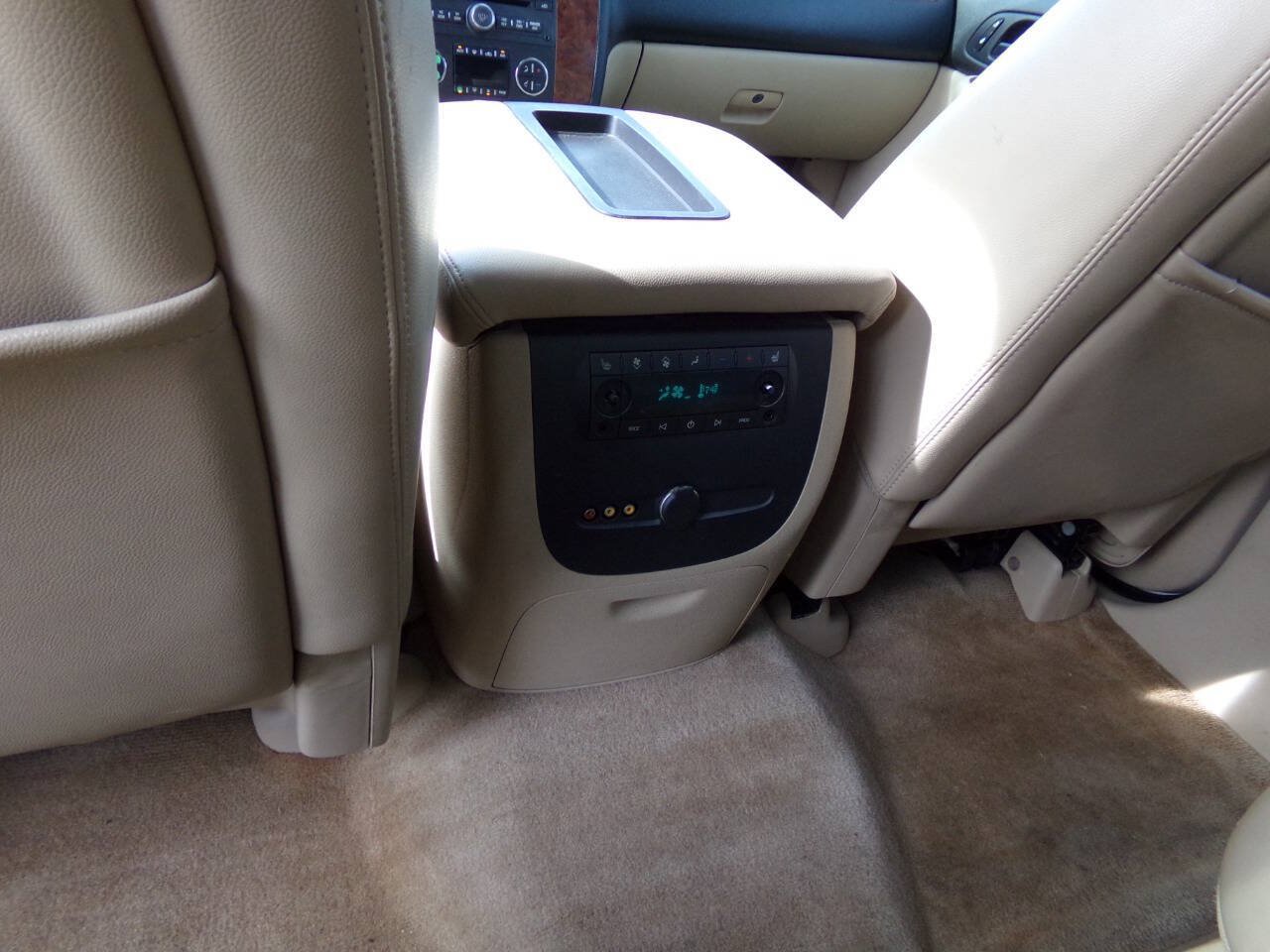 Used 2007 Chevrolet Suburban LTZ w/ LTZ Preferred Equipment Group AWD/4WD image 15
