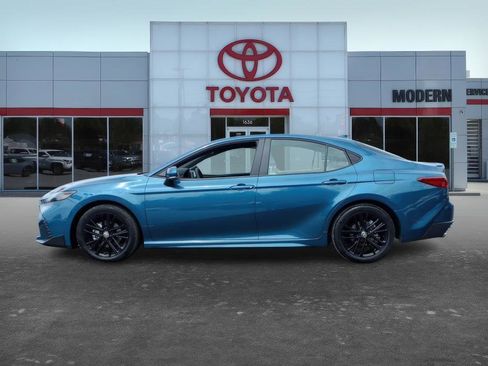 Certified 2025 Toyota Camry SE image 3