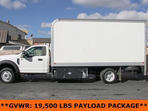 Used 2017 Ford F550 2WD Regular Cab Super Duty image 5