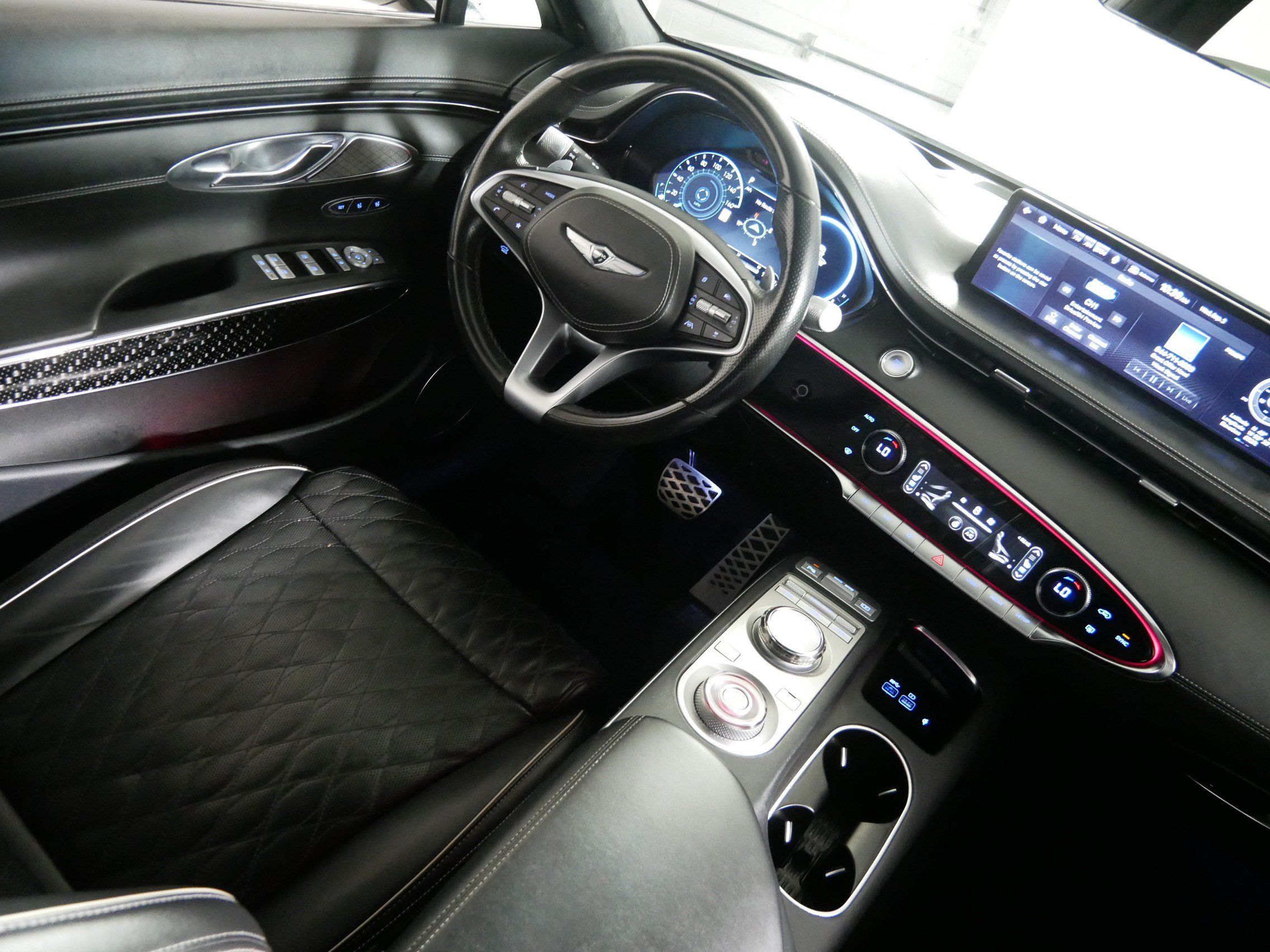 Used 2023 Genesis GV70 3.5T Sport w/ Sport Prestige Package AWD/4WD image 9
