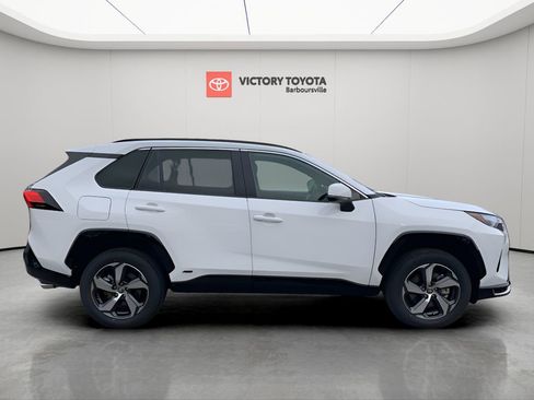 New 2025 Toyota RAV4 SE image 3