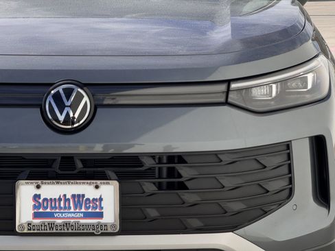 Used 2025 Volkswagen Tiguan S image 9