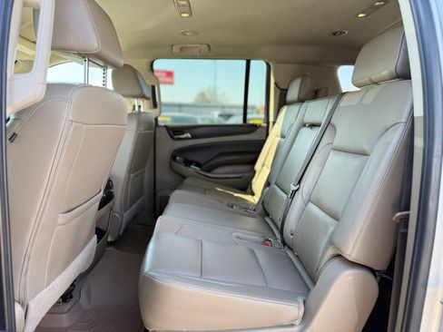 Used 2019 Chevrolet Suburban LT RWD image 32