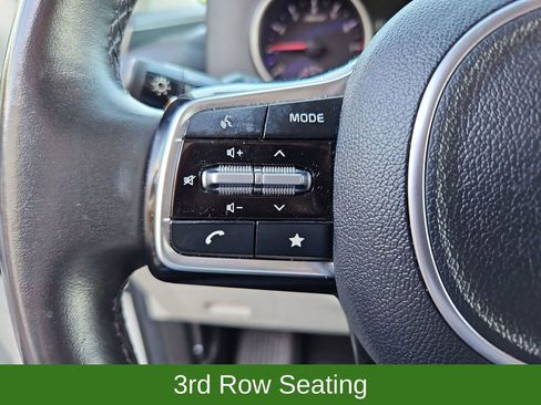 Used 2024 Kia Carnival LX image 11