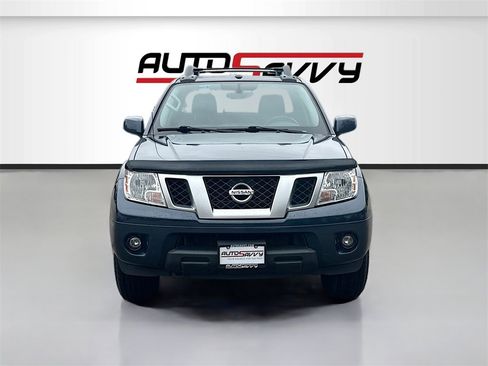 Used 2020 Nissan Frontier PRO-4X image 2