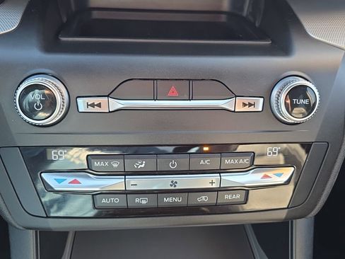 Used 2020 Ford Explorer XLT w/ Equipment Group 202A image 27