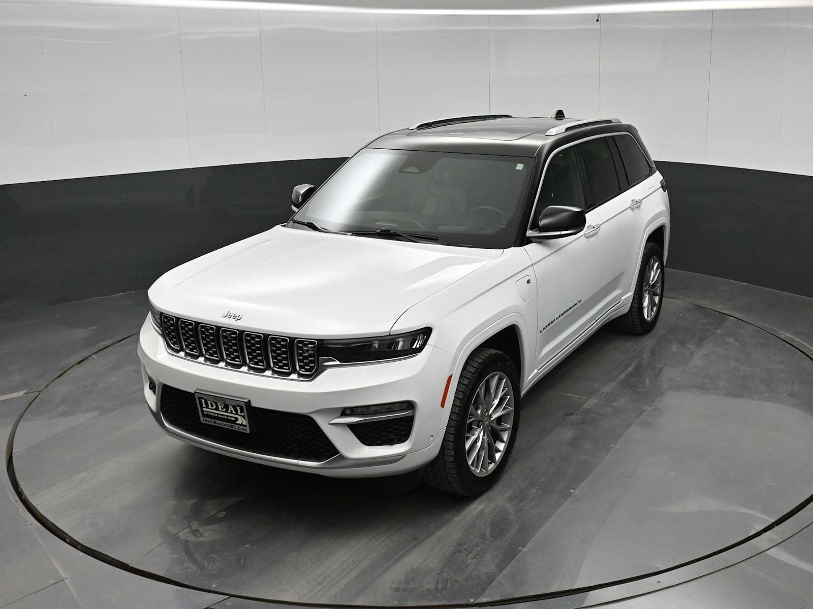 Used 2022 Jeep Grand Cherokee Summit w/ Advanced Protech Group IV AWD/4WD image 26