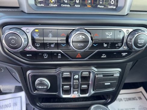 Used 2021 Jeep Gladiator Willys image 18