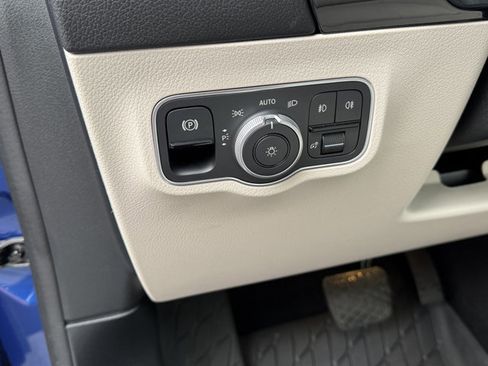 Used 2025 Mercedes-Benz GLA 250 image 17