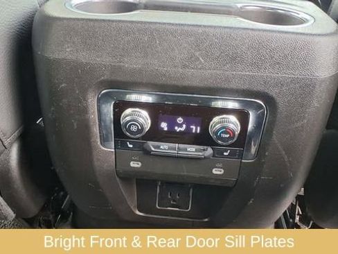 Used 2024 GMC Yukon XL Denali image 24