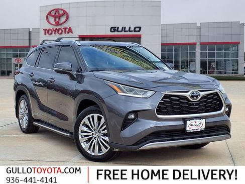 Used 2024 Toyota Highlander Platinum image 1