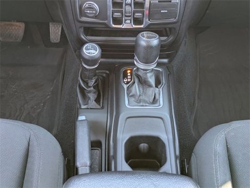 Used 2020 Jeep Gladiator Sport image 19