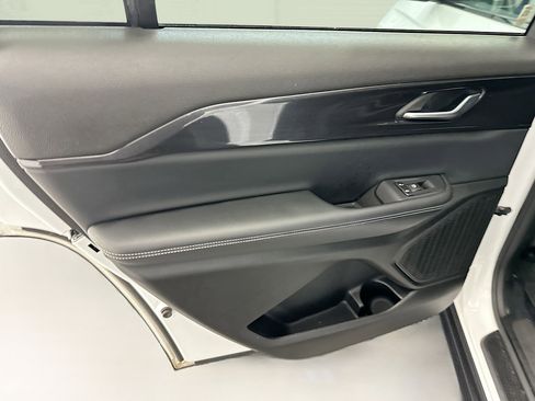 Used 2023 Jeep Grand Cherokee L Laredo image 26