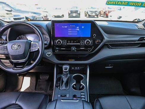 Certified 2024 Toyota Highlander XSE FWD image 2