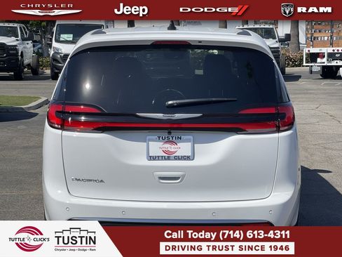 New 2026 Chrysler Pacifica Select FWD image 5