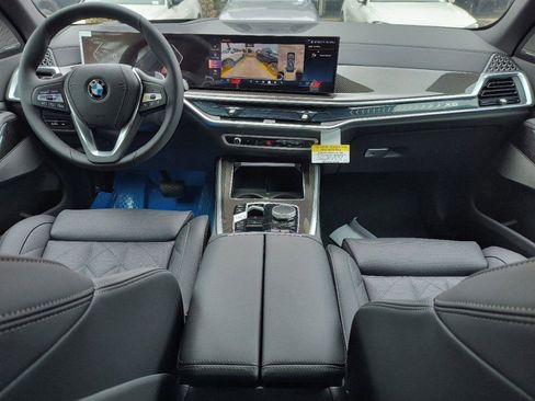 Used 2025 BMW X5 xDrive40i w/ Parking Assistance Package image 11