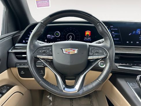 Used 2024 Cadillac Escalade Premium Luxury AWD/4WD image 15