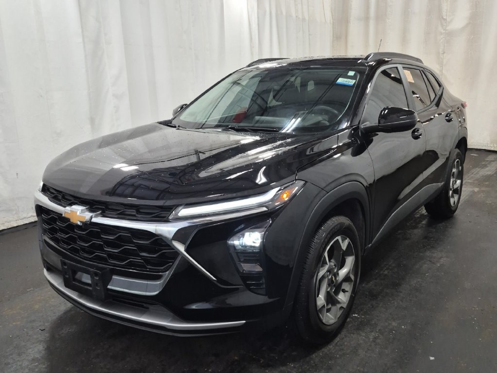 Used 2026 Chevrolet Trax LT w/ Driver Confidence Package FWD image 1