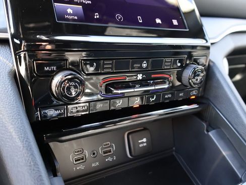 New 2026 Jeep Grand Cherokee Laredo X image 38