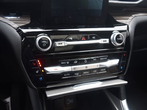 Used 2023 Ford Explorer Limited w/ Limited Technology Package image 11