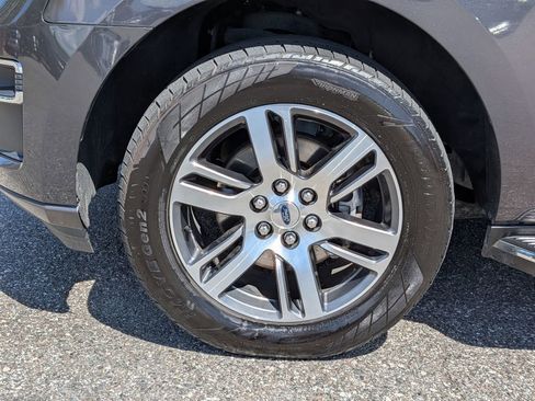 Used 2023 Ford Expedition Limited image 11