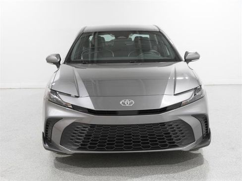 Used 2025 Toyota Camry SE image 2