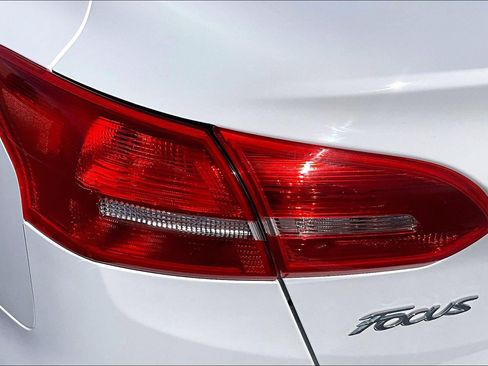Used 2017 Ford Focus SE image 28