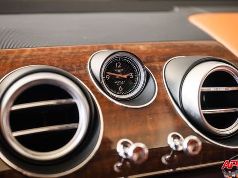 Used 2017 Bentley Bentayga image 18