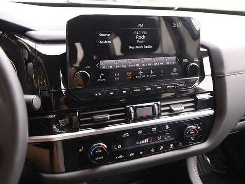 Certified 2025 Nissan Pathfinder SL w/ SL Premium Package FWD image 34