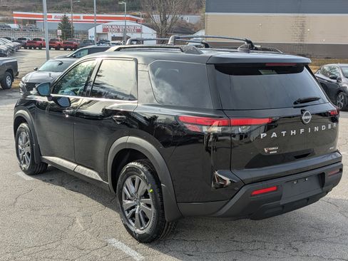 New 2025 Nissan Pathfinder SV w/ Cargo Package image 5